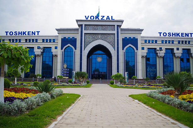 Uzbekistan Tashkent station ウズベキスタン・タシケント駅の写真